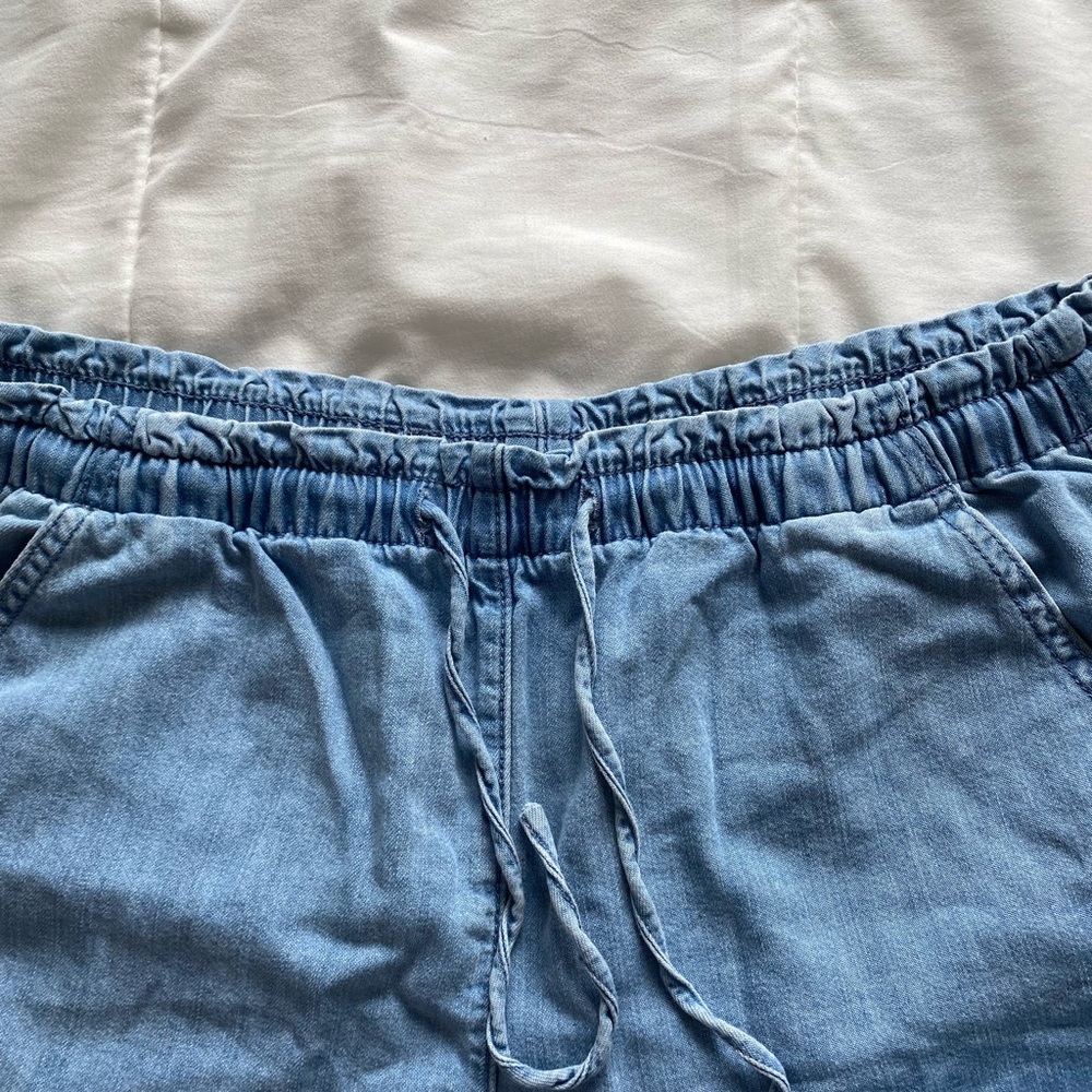 AE Shorts - Picture 4 of 7